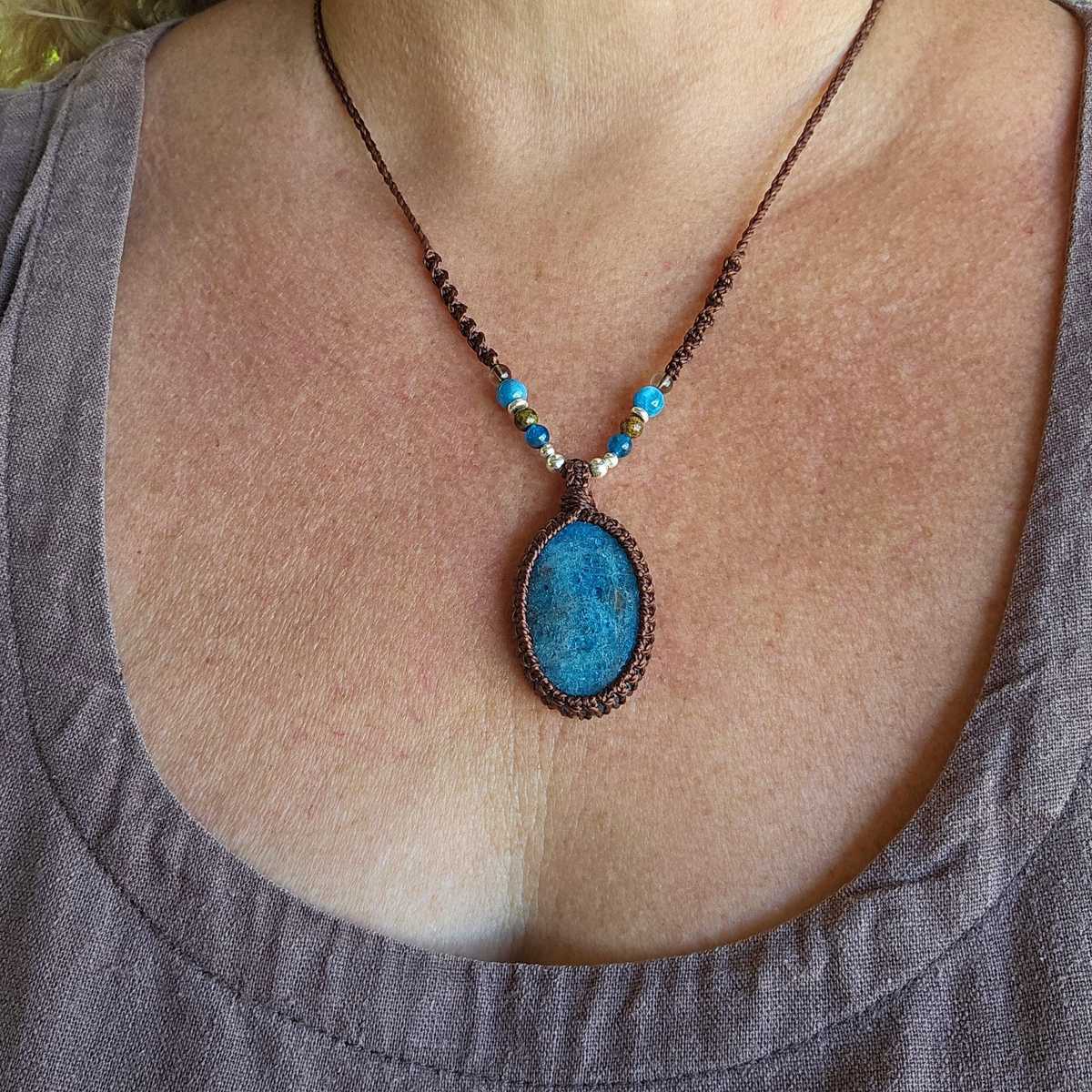 Apatite Oval Pendant Necklace - Mocha - Soulful Stones