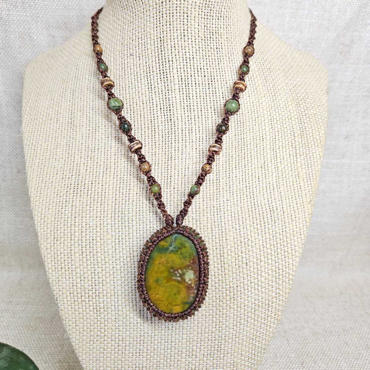 Chrysoprase Macrame Necklace - Mocha