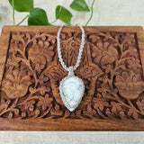 Ivy Teardrop Pendant Necklace - Howlite