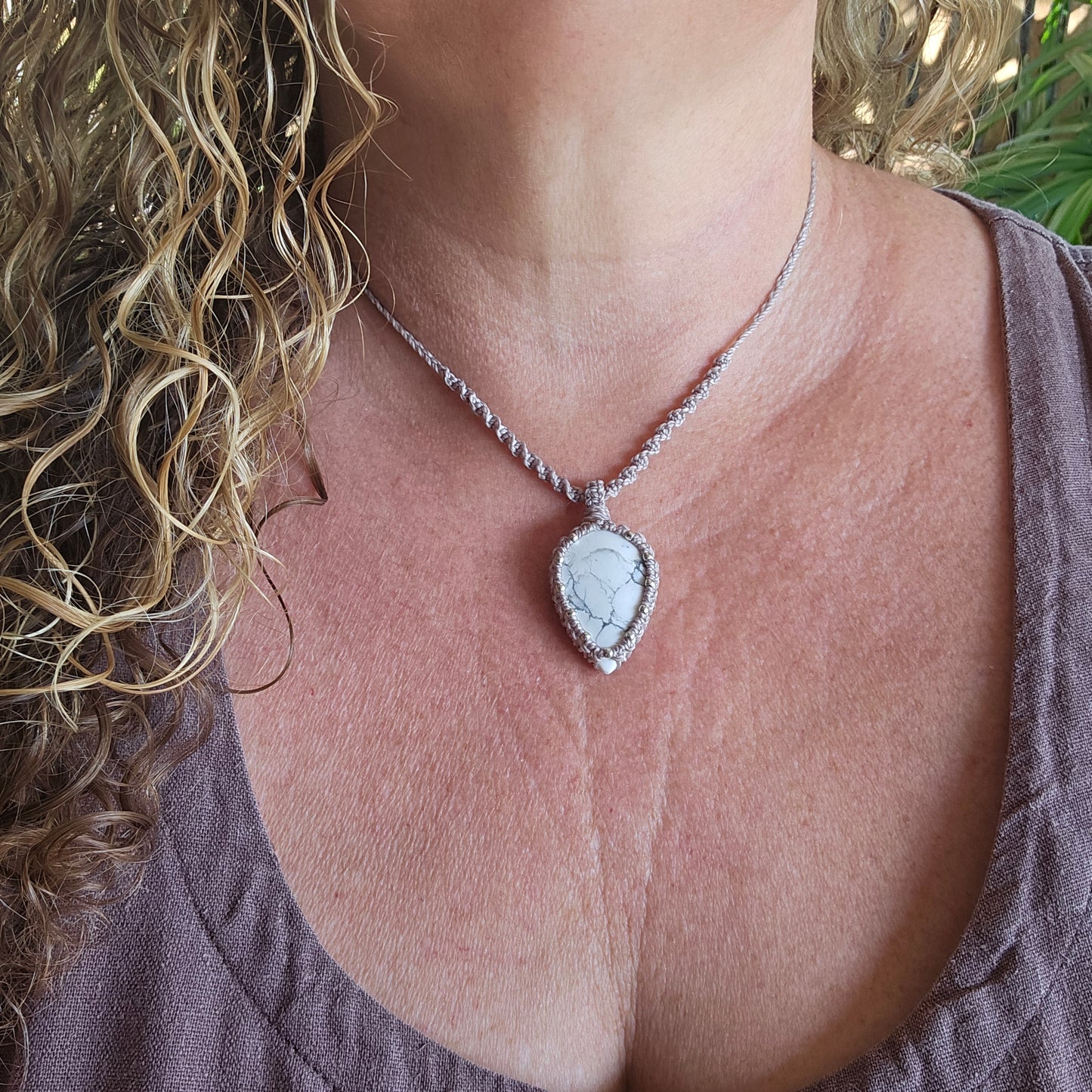 Ivy Teardrop Pendant Necklace - Howlite