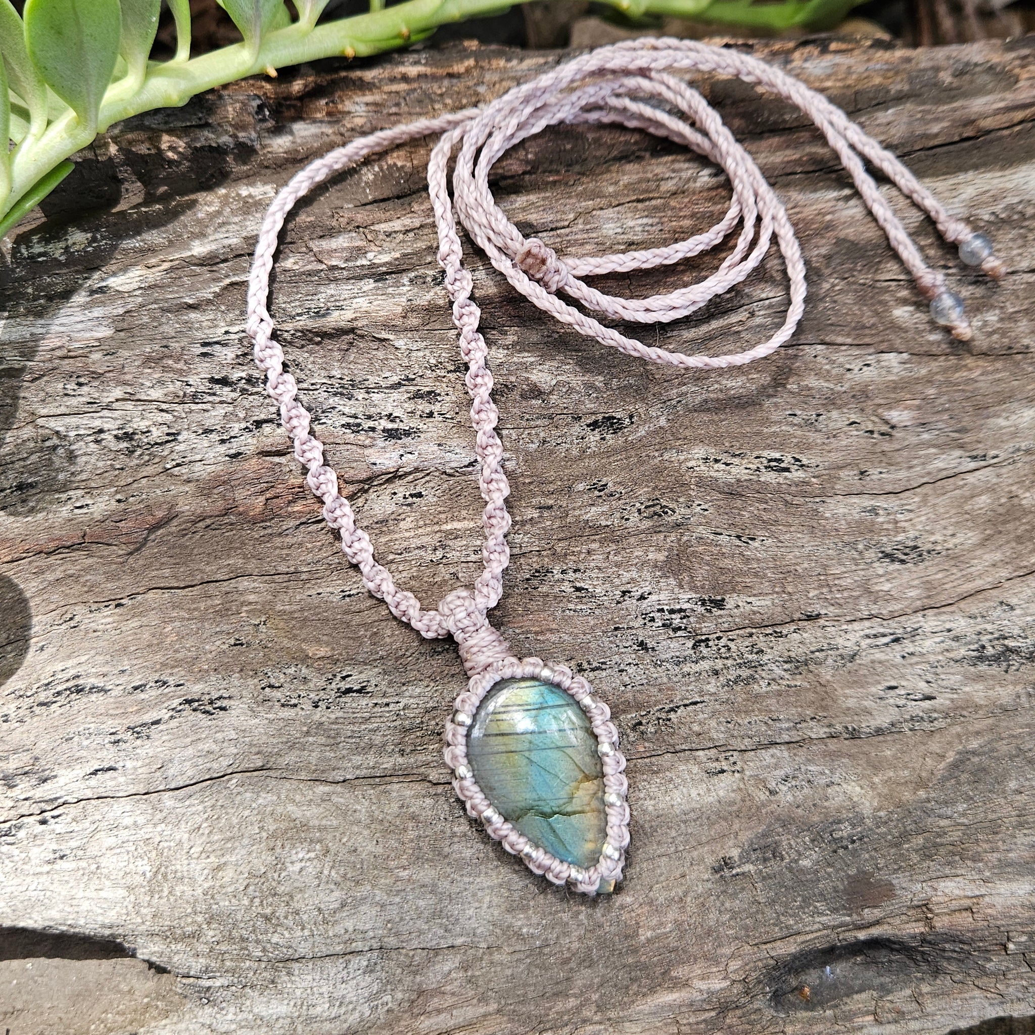 Ivy Teardrop Pendant Necklace - Labradorite