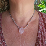 Shoreline macrame necklace - Rose Quartz