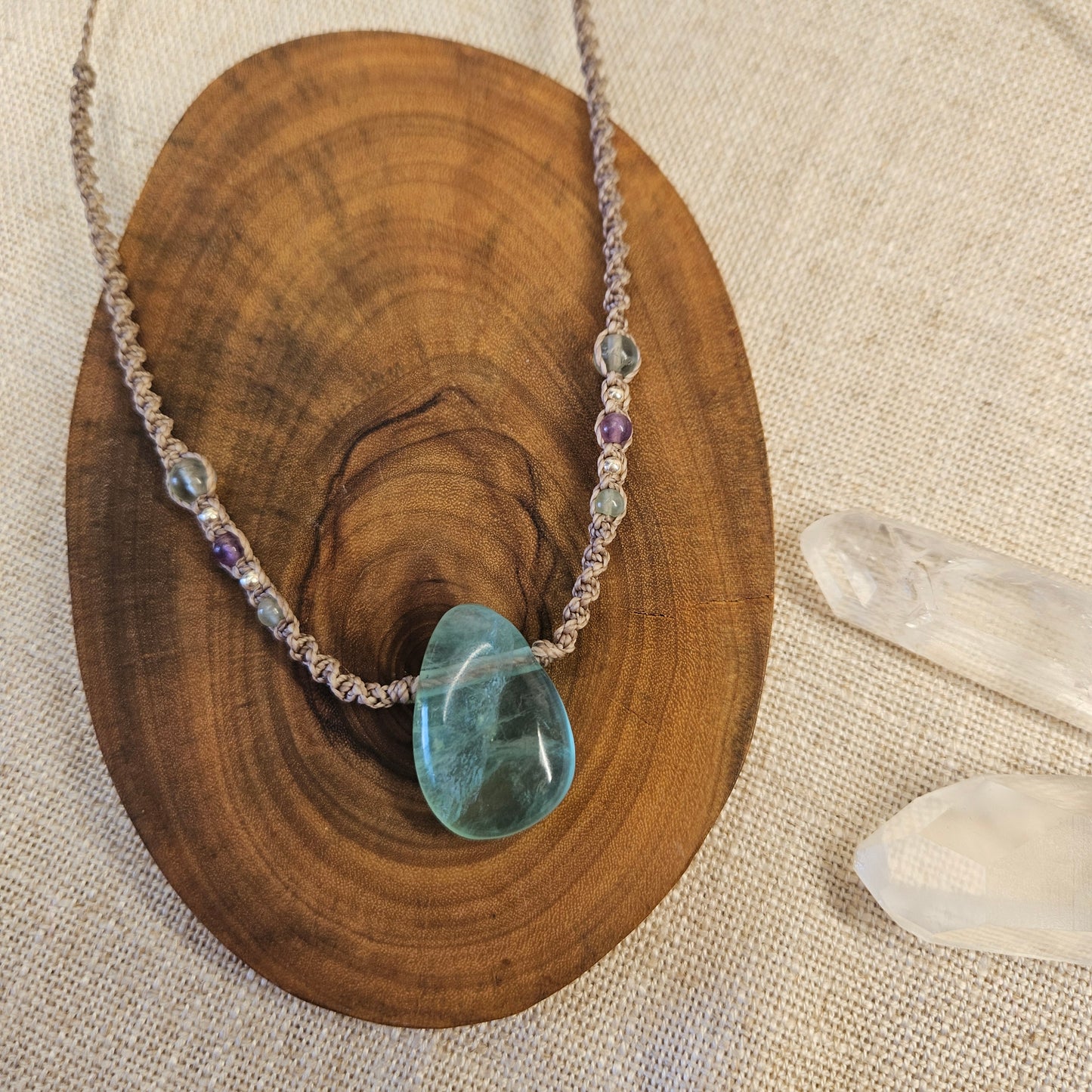 Shoreline macrame necklace - Fluorite