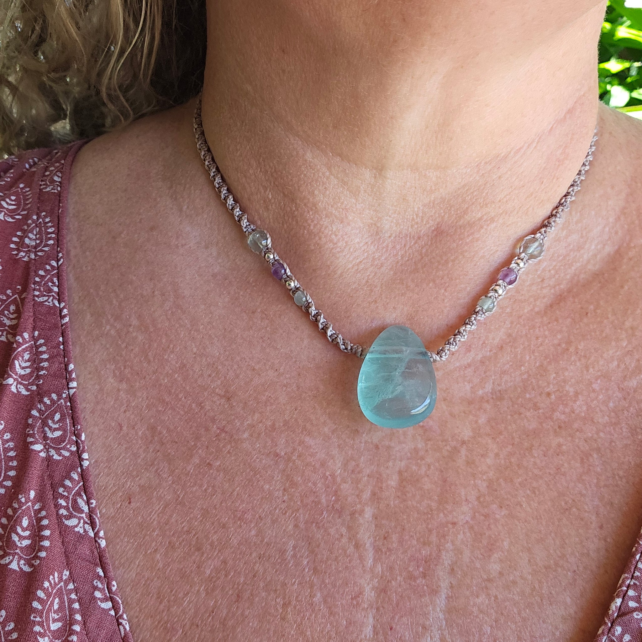 Shoreline macrame necklace - Fluorite