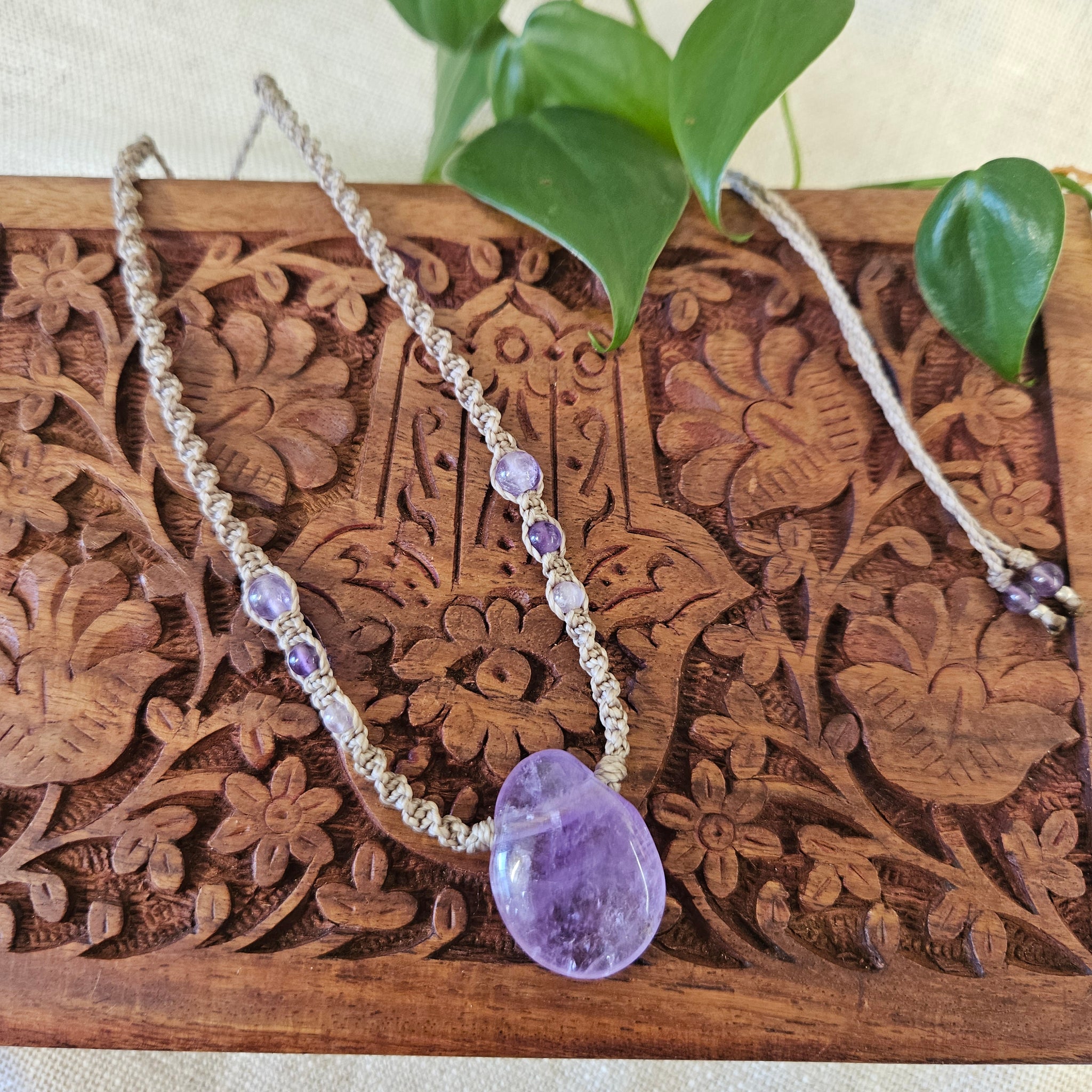 Shoreline macrame necklace - Amethyst