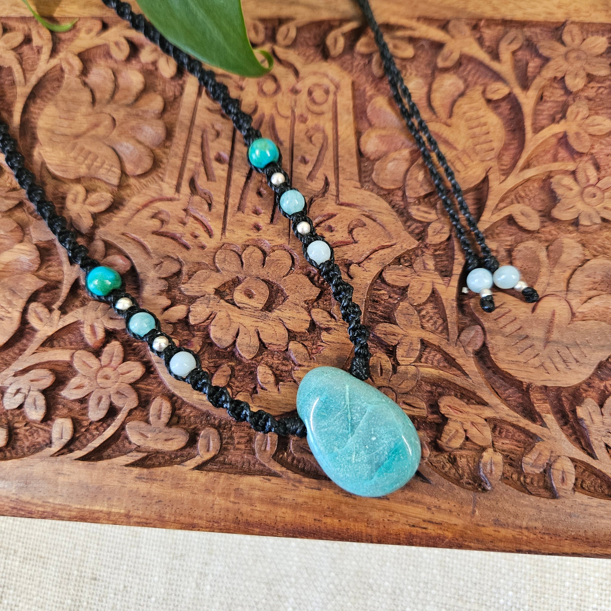 Shoreline macrame necklace - Chrysocolla