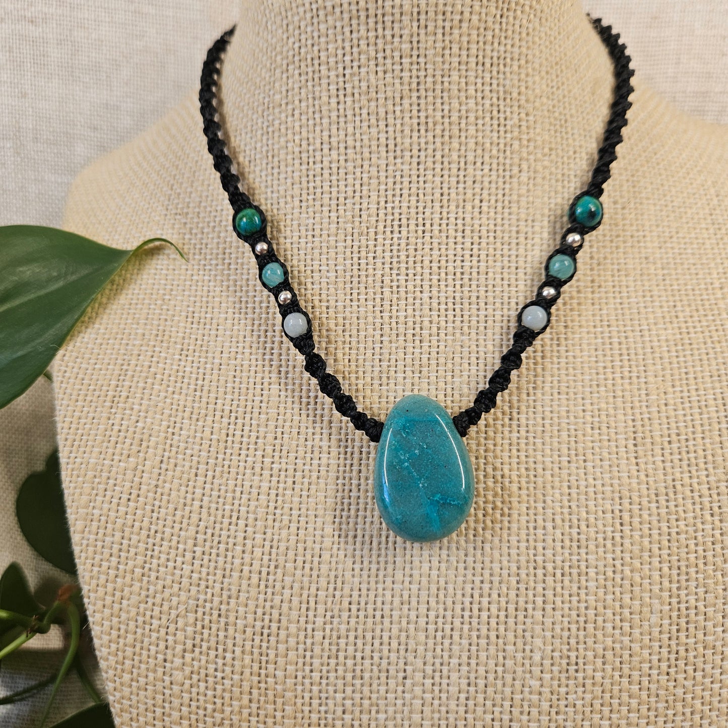 Shoreline macrame necklace - Chrysocolla