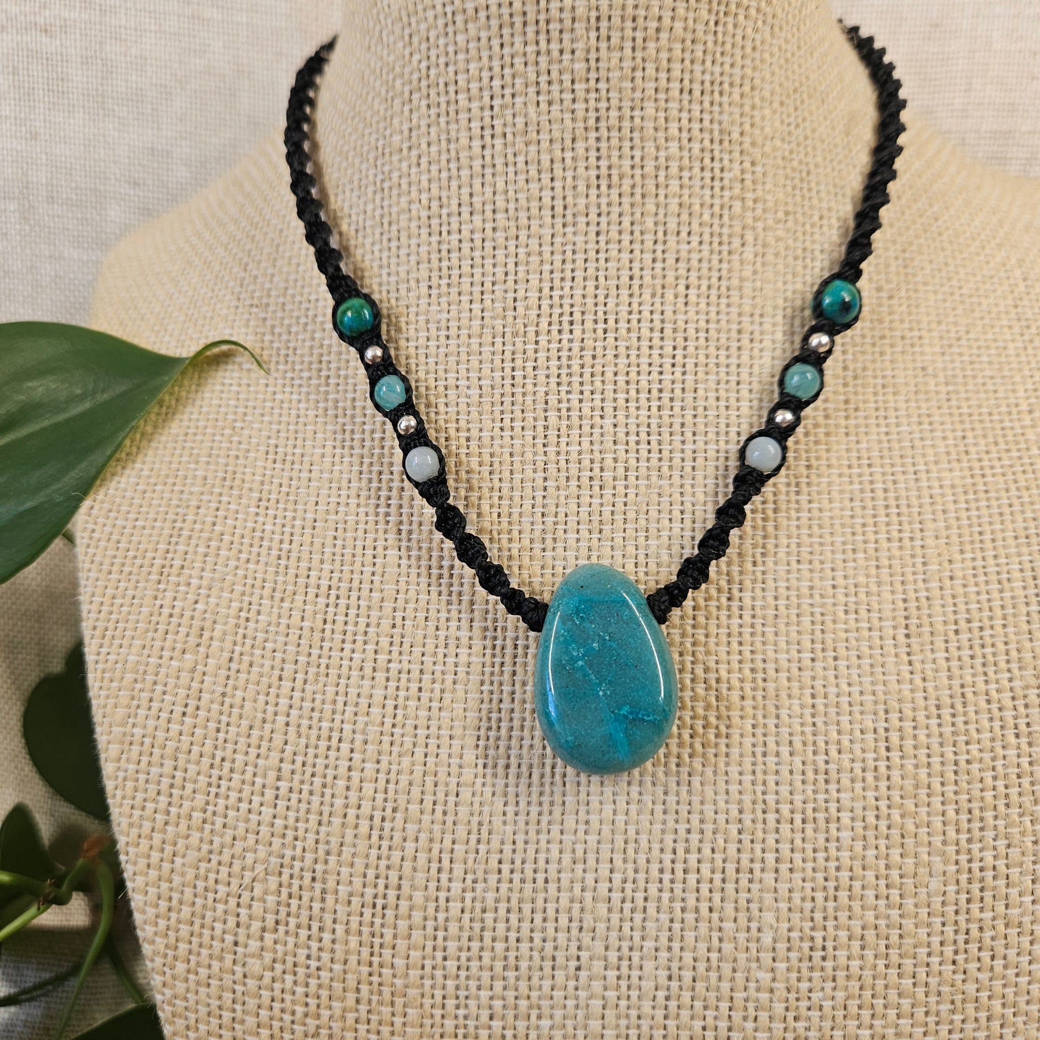 Shoreline macrame necklace - Chrysocolla